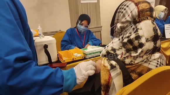 Mass vaccination COVID-19 for elderly people  in Pekanbaru, Indonesia