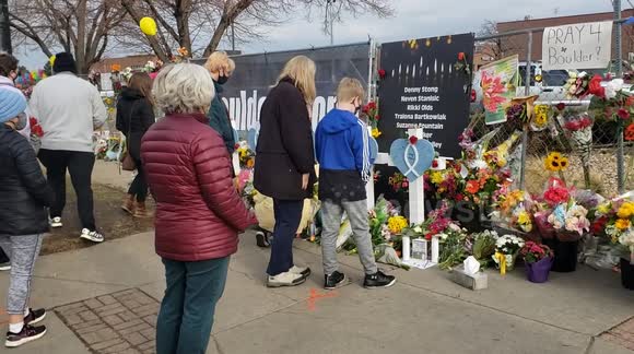 #BoulderStrong: Colorado locals gather to mourn mass shooting lost lives