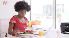 Why Eating at Your Desk is a Bad Idea, Especially During the Pandemic