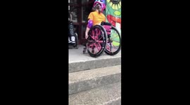 Treppen Rückwerts runter fahren.