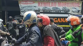 Police raid suspected terrorists related to Makassar bombing at Condet, East Jakarta