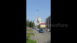 Building demolished in cloud of dust in Lyon, France