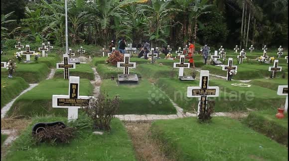 Indonesian Christians tend to family graves in Medan on Good Friday