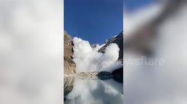 Massive avalanche tears down mountain in Nepal