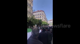 Crowds march in Algiers in weekly pro-democracy protest