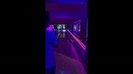 볼링 스트라이크 세레머니.