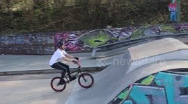 BMX RIDING IN A SKATE PARK/ BMX TRICKS/ FUN RIDE/COOL SKILLS