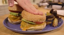 Make the Juiciest Turkey Burgers At Home Like the Professionals