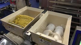 Machine bakes perfect mooncake at tech show in Thailand