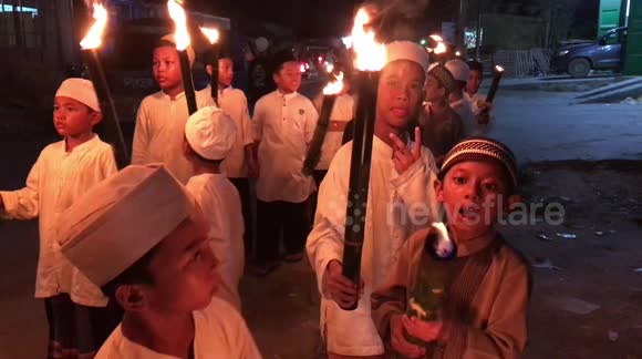 Indonesian children's torch parade welcomes the holy month of Ramadan