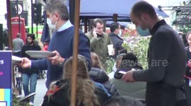 Londoners enjoy first lunch out at restaurant since January
