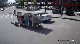 Bus driver stops three-wheeler dragging woman along road in southern China
