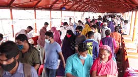 People shopping in Dhaka, Bagladesh before the upcoming lockdown