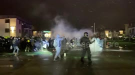 Minnesota riot police violently clash with demonstrators following Daunte Wright death