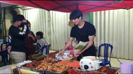 The man selling yellow rice in Samarinda, East Kalimantan, Indonesia looks like Korean artist Lee Min Ho