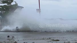 Philippines: Powerful Typhoon Surigae Causes Huge Waves In Eastern Region