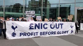 Tottenham Hotspur supporters spark protest denouncing European Super League