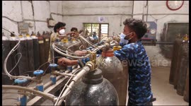 Residents in India rush to refill oxygen cylinders in attempt to save loved ones with COVID-19