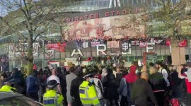 Hundreds ıf Arsenal fans gathered outside The Emirates in a “Kroenke out” protest
