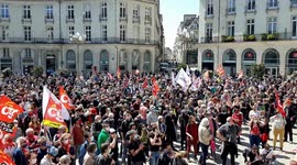 Thousands march against poverty and incoming unemployment insurance reform in Nantes, France