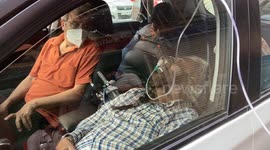India's dire covid crisis leads to Delhi patient getting oxygen in car due to bed shortage