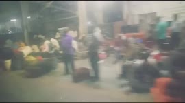 Hundreds of people in India flee cities before lockdown restrictions