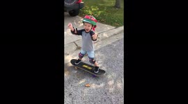 US toddler celebrates adorably after making it down slope on skateboard