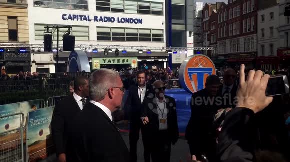 fans met by George Clooney