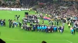 Frank Lowy EATS SHIT!