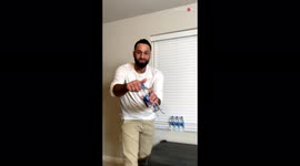 'Photographer Teaches How to Snap Stellar Photos without Expensive Equipment'