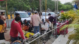 Locals turn to NGOs to survive during oxygen shortage in Ghaziabad, India