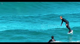 Impresive surfing skills using a Hydrofoil Surfing board in La Zurriola (Spain)