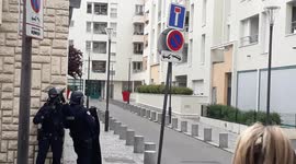 Police operation (with assault rifles,helmets and bulletproof shields)in Paris, rue de Baudricourt (possibly an hostage-taking, information not confirmed).11 may2021. 17h30