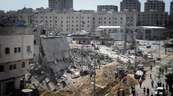 Aftermath of Israeli airstrike on block in northern Gaza