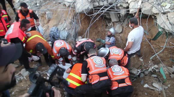 Grim scenes as crews dig in Gaza rubble and discover dead family of 6