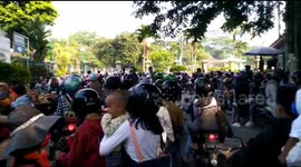 Residents Queue to Enter Ragunan Zoo on Eid Al-Fitr Holidays during the Covid-19 Pandemic
