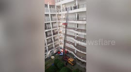 Chinese college delivers ice cubes to students during heat wave