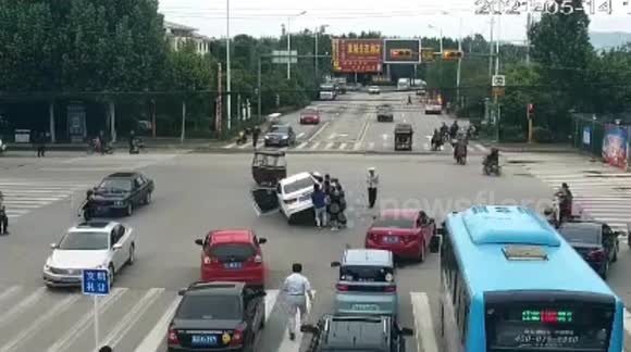 Motorists lift car up together to free 3-year-old trapped underneath in ...