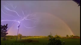 US: Rainbow And Lightning Seen At Once In Smithville, Texas