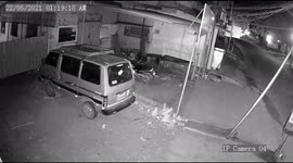 CCTV captures 3 thieves stealing the bike that has been parked near the bus stop in South India.