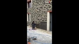 French artist reveals cutting-edge technique he uses to carve brick patterns