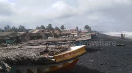 People at Pamunugama Beach after X-Press Pearl Ship Fire