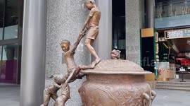 Cool big jar and strong kiddies sculpture in the heart of Singapore's main shopping belt, Orchard Road