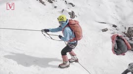 Chinese Mountaineer Becomes Country’s First Blind Man to Reach Top of Mount Everest