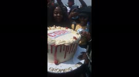 Anti-SARS protesters sing mock song after receiving a cake from independent organization