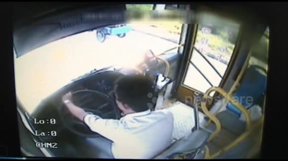 Rickshaw crashes into bus after losing rear tyre - Buy, Sell or Upload ...