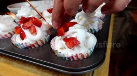 HOW TO MAKE THE BEST BIRTHDAY PUSLA CAKE WITH WHIPPED CREAM! TUTORIAL