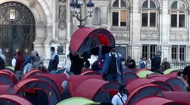 Action of Utopia 56 for the migrants and homelesses. Tents installed face to the City Hall. (Hotel de Ville de Paris).24june2021.21h.