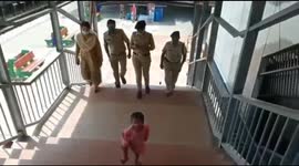 Incredible feat a 2 year old girl saved the life of her mother after she fell unconscious at the railway station in Northern India