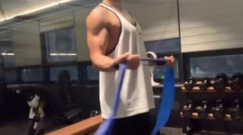 korean man daily shoulder workout & hanging leg raise